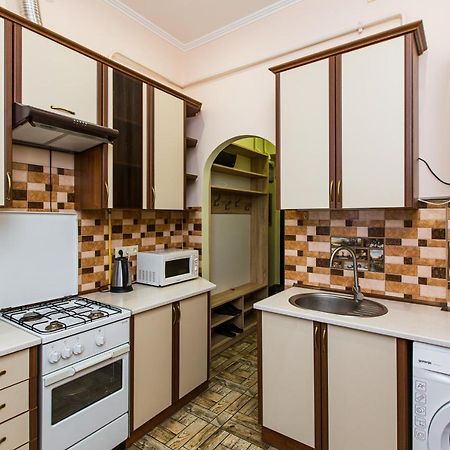 Квартира Подобово В Центрі На Вулиця Скорика 25 Колишня Чайковського Біля Філармонії 利沃夫 外观 照片